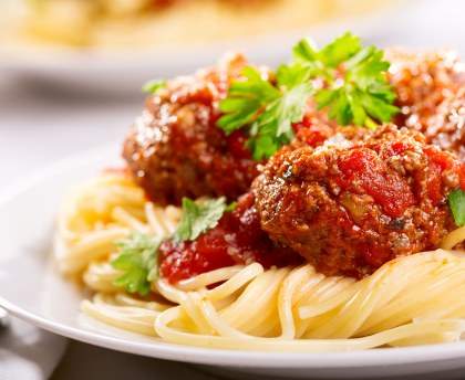 Pates à la sauce tomate et aux boulettes