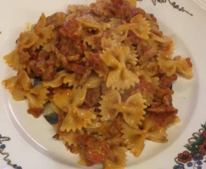 Pâtes sauce tomate-roquefort-lardons