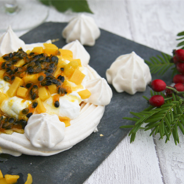 Pavlova mangue et fruits de la passion 