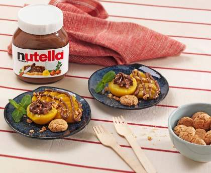 Pêches au Nutella® et amaretti