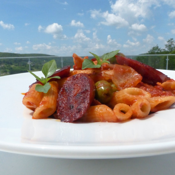 Penne au chorizo et aux olives