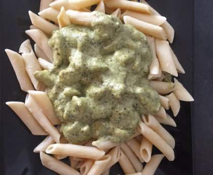 Penne au poulet sauce pesto