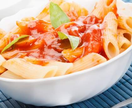 Pennes au poulet sauce tomate et poivrons