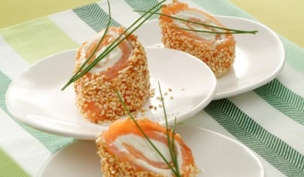 Petites bouchées de saumon aux graines de sésame