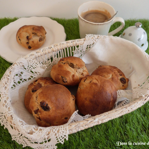 Petites brioches à la cannelle et raisins secs