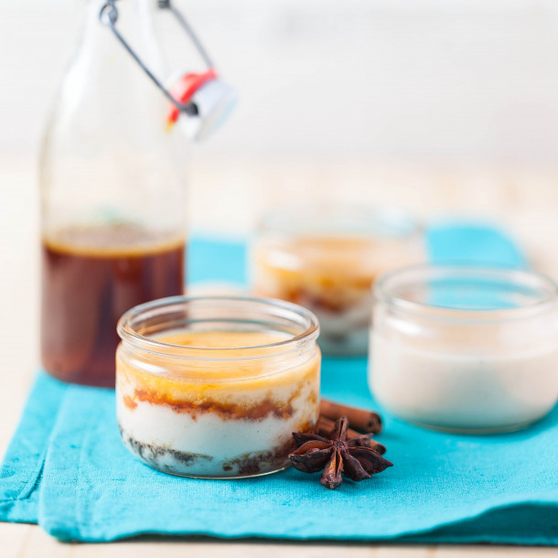 Petites crèmes de riz aux épices et sirop caramel au beurre salé