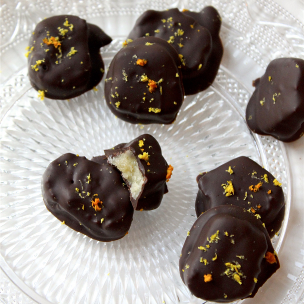Petits chocolats fourrés à la pâte d’amande et zestes d'agrumes