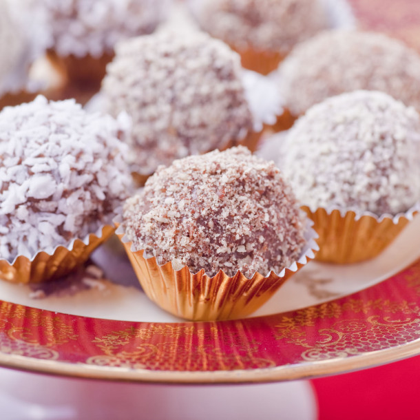 Petits chocolats pralinés à la noix de coco