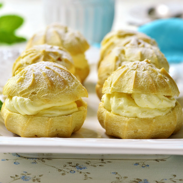 Petits choux à la crème frangipane