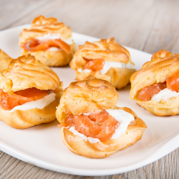 Petits choux farcis à la crème et au saumon