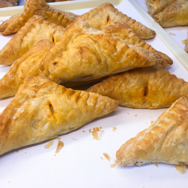Petits feuilletés à la viande et au fromage