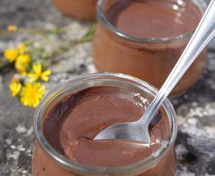 Petits pots de crème au chocolat et au lait végétal de noisettes