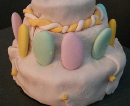 Pièce montée en pâte à sucre