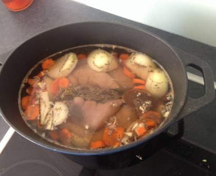 pieds de cochon au vin blanc