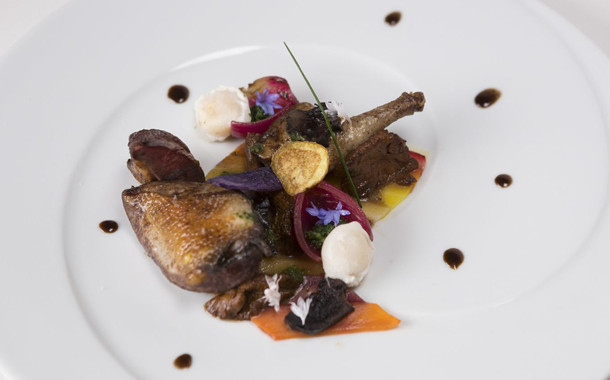 Pigeon rôti, légumes et aigre doux