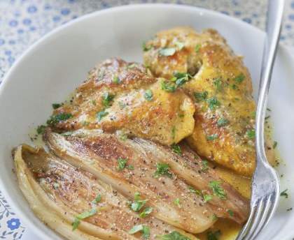 Pintade au curcuma et endives caramélisées