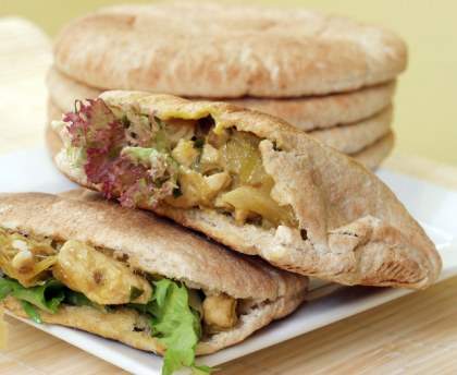 Pita au poulet au curry