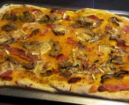 Pizza au potiron, jambon cru et mozzarella