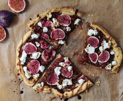 Pizza aux figues, chèvre et oignons caramélisés