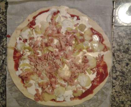Pizza aux pommes de terre et lardons