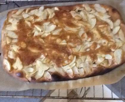 Pizza aux pommes et à la cannelle