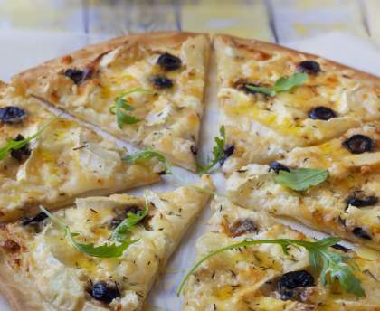 pizza chèvre miel crème fraiche