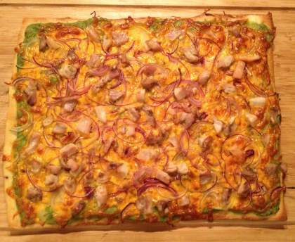 Pizza façon Tex-Mex poulet avocat cheddar