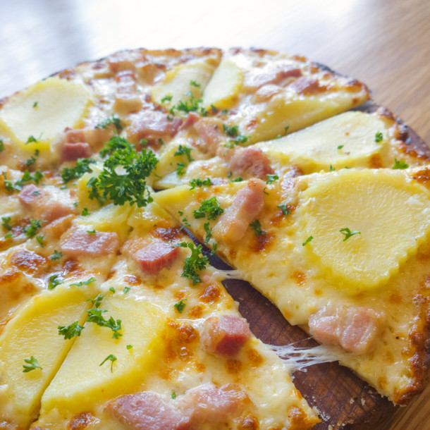 Pizza pommes de terre lardons