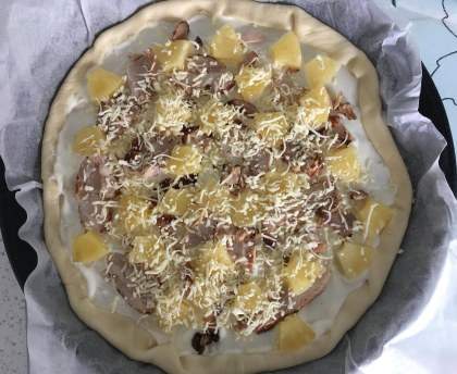 Pizza poulet, ananas et curry