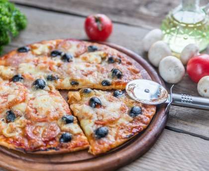 Pizza regina (jambon, champignons, fromage)
