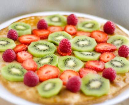 Pizza sucrée kiwi fraises framboises