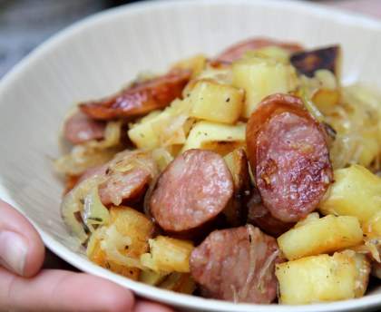 Poêlée aux pommes de terre et saucisse fumée