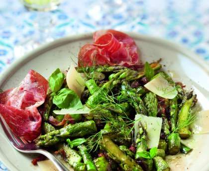 Poêlée d'asperges vertes et coppa
