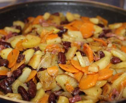 Poêlée de pomme de terre, carotte et haricots rouges