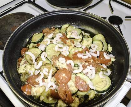 Poêlée estivale de courgettes et crevettes