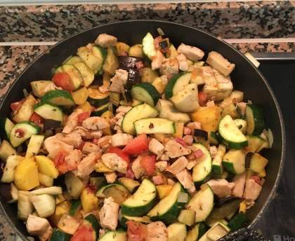 Poêlée mijotée de poulet aux légumes