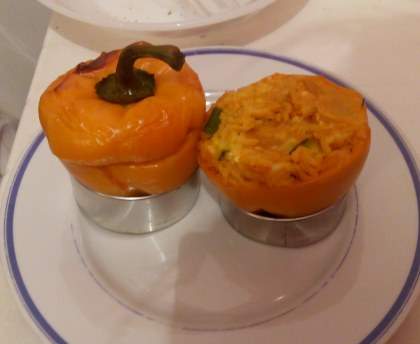 Poivrons farcis au riz, chèvre et épices
