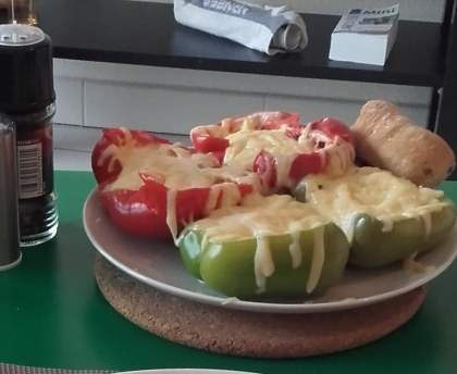 Poivrons farcis aux œufs (recette micro-ondes)