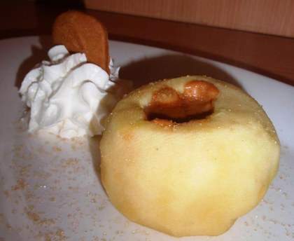 Pomme fondante au coeur de spéculoos (micro onde)