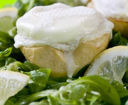 Pommes au Rocamadour sur lit de Mâche