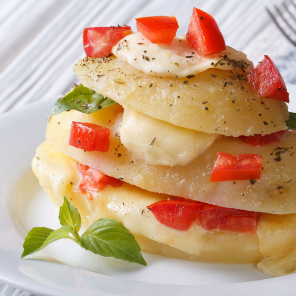 Pommes de terre à la tomate et mozzarella