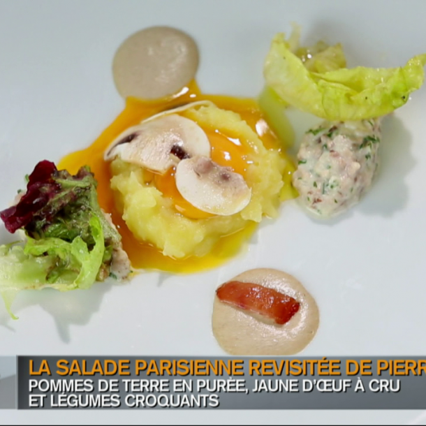 Pommes de Terre en purée, jaune d'œuf à cru et légumes croquants