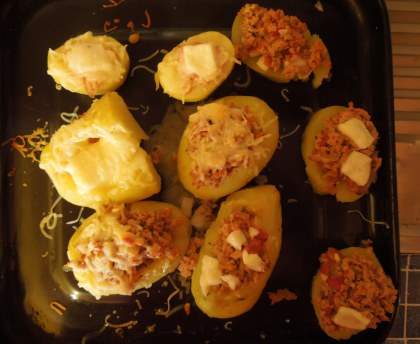 Pommes de terre farcies au jambon et fromage râpé