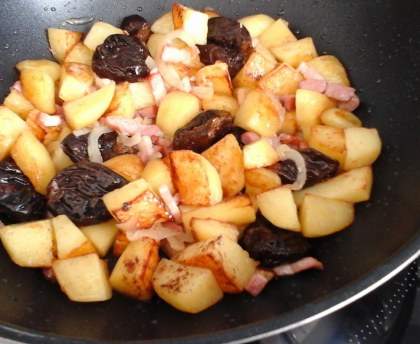 Pommes de terre fondantes aux pruneaux