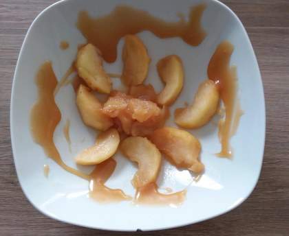 Pommes tièdes au caramel au beurre salé