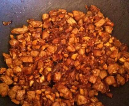 Porc au caramel et aux noix de cajou