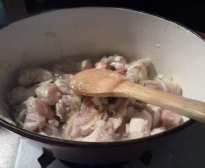 Porc au curry, lait de coco et pêches