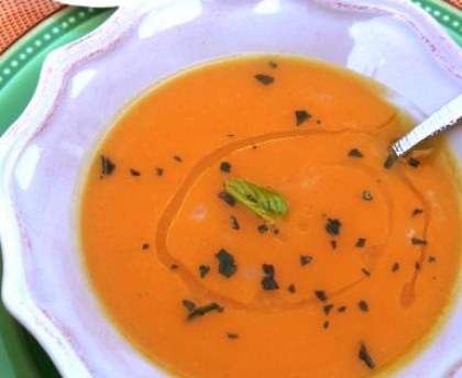 Potage à la musquée et au basilic