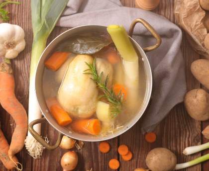 Poule au blanc (Poule au pot à la normande)