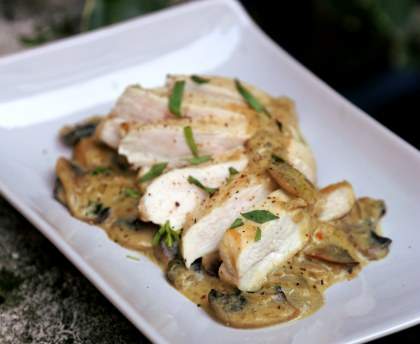 Poulet à la moutarde, à l'estragon et aux champignons